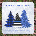 Police Christmas Thin Blue Line Karierter Glitzer  Quadratischer Aufkleber<br><div class="desc">Mit diesem einzigartigen Weihnachtsaufkleber der Polizei - Thin Blue Line, karierte und blaue Glitzer in Schwarz und Blau auf Silberschnee Glitzer Hintergrund Design versenden Sie frohe Weihnachtsgrüße an Freunde und Familie. Personalisieren Sie Ihre Daten mit Familiennamen und/oder Text. Dieser Weihnachtsaufkleber der Polizei ist perfekt für Polizeifamilien oder Polizeidienste. COPYRIGHT ©...</div>