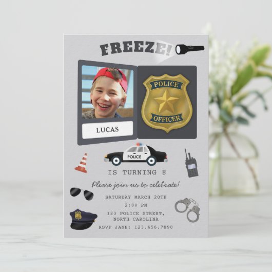 Police Themed Policeman Cop Badge Photo Birthday Einladung (Stehend Vorderseite)