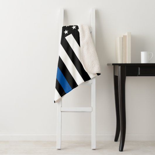 Police Thin Blue Line American Flag Monogram Large Sherpadecke (Beispiel)