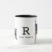 Police Thin Blue Line American Flag Monogram Name Tasse (Zentrum)