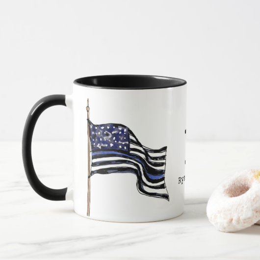 Police Thin Blue Line American Flag Monogram Name Tasse (Mit Donut)