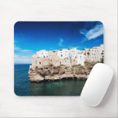 Polignano, das eine Stute auf einer Klippe in Mousepad (Mit Mouse)