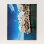 Polignano, das eine Stute auf einer Klippe in Puzzle (Vertikal)