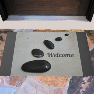 Polished Black Stones on Sand Zen Garden Gray Fußmatte