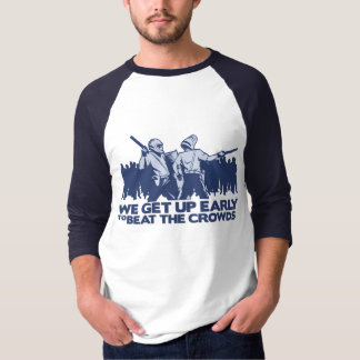 Polizei, die wir früh aufstehen, um die Mengen zu T-Shirt