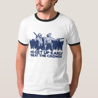 Polizei, die wir früh aufstehen, um die Mengen zu T-Shirt