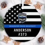 Polizeiabteilung Logo für Blaue Strafverfolgung Ornament Aus Metall<br><div class="desc">Thin Blue Line Police Department Weihnachtsschmuck - Amerikanische Flagge in Polizei Flag Farben, moderne schwarz und blau Design . Passen Sie sich mit Ihrem Abteilungslogo an, und personalisieren Sie die Personalisierung mit dem Namen der Polizeibeamten und der Abzeichen-Nummer. Dieses personalisierte Vollzugsschmuck eignet sich hervorragend für Polizeidienststellen und Strafverfolgungsbeamte, kleine Geschenke...</div>