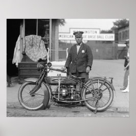Polizeibeamter für Motorräder, 1922. Vintages Foto Poster