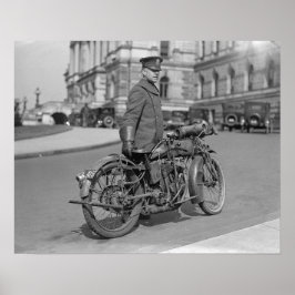 Polizeibeamter für Motorräder, 1924. Vintages Foto Poster
