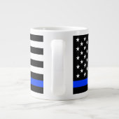 Polizeiflagge der Thin Blue Line Jumbo-Tasse (Rückseite)
