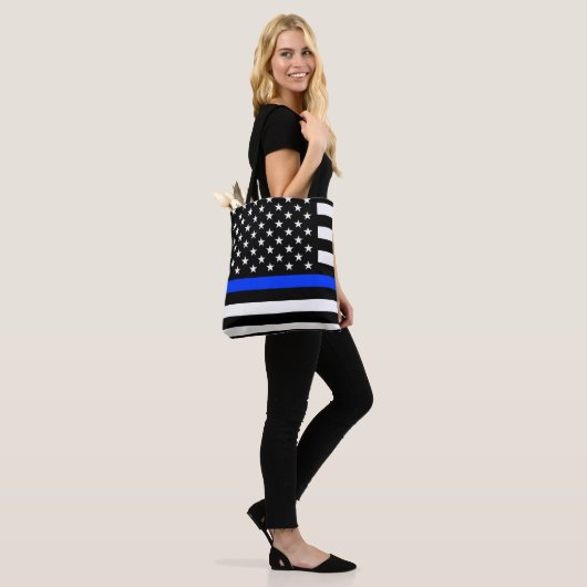 Polizeiflagge der Thin Blue Line Tasche (Am Model)