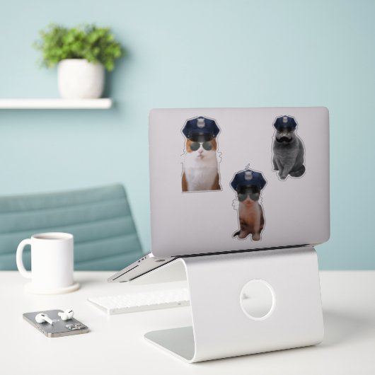 Polizeikatze Aufkleber (Laptop auf Schreibtisch)