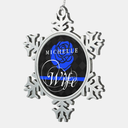 Polizeiliche Ehefrau Thin Blue Line Rose Individue Schneeflocken Zinn-Ornament (Rechts)