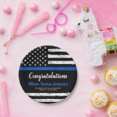 Polizeiliche Graduierungspartei trug eine dünne bl Pappteller (Party)