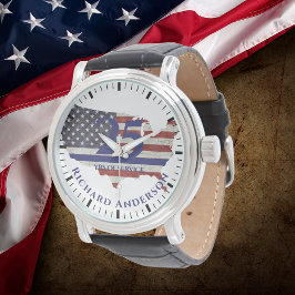 Polizeischutz beobachtet die US-Flagge mit der bla Armbanduhr