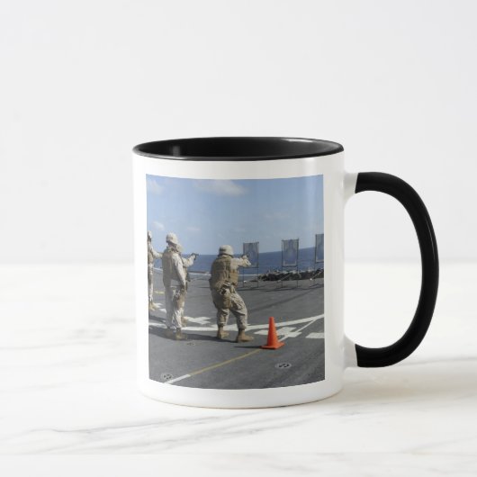 Polizeizug mit der Berretta M9 Tasse (Rechts)