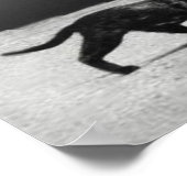 Polizist stoppt den Verkehr für Mama Cat Poster (Ecke)