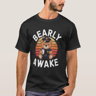Polizist Süßer Bär Kaffee arbeitet Nachtschicht T-Shirt