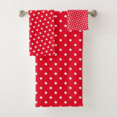 Polka Dot ist ein rotes und weißes einfaches Muste Badhandtuch Set (Insitu)