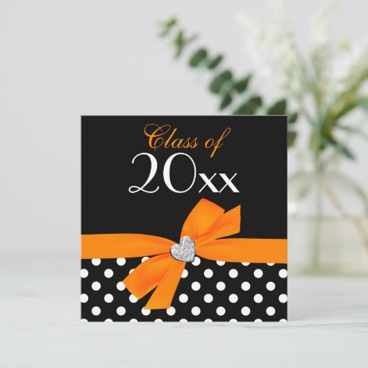 Polka Dot Orange Black Bow Herz Graduation Party Einladung (Stehend Vorderseite)