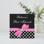 Polka Dot Pink Black Bow Herz Bat Mitzvah Einladung (Stehend Vorderseite)