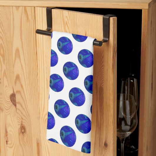 Polka Dot Precision: Der Blue Ray Bowl Geschirrtuch (Drittel gefaltet)