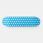Polka Dot Sky Blue und White Skateboard (Horizontal)