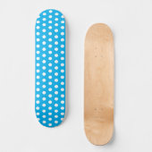 Polka Dot Sky Blue und White Skateboard (Vorderseite)