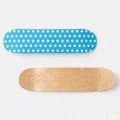 Polka Dot Sky Blue und White Skateboard (Horizontal)