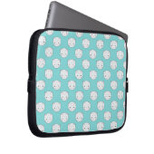 Polka Dot White Kitty Face über Aquamarin Laptopschutzhülle (Vorne Rechts)