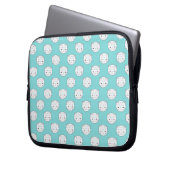 Polka Dot White Kitty Face über Aquamarin Laptopschutzhülle (Vorderseite Links)