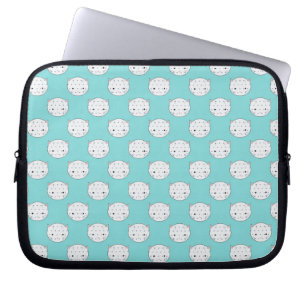 Polka Dot White Kitty Face über Aquamarin Laptopschutzhülle