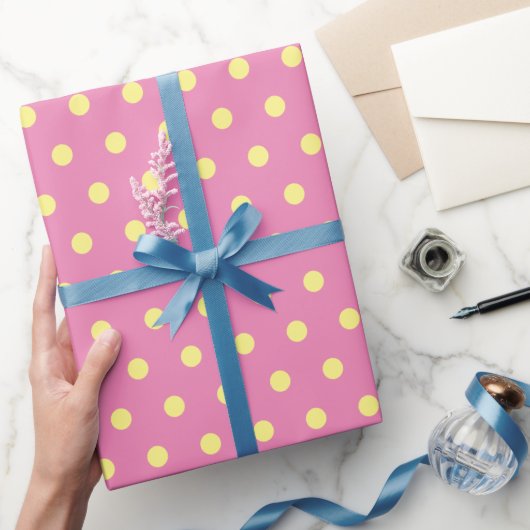 Polka Dot Wrapping Paper (rosa und weich gelb) Geschenkpapier (Schenken)