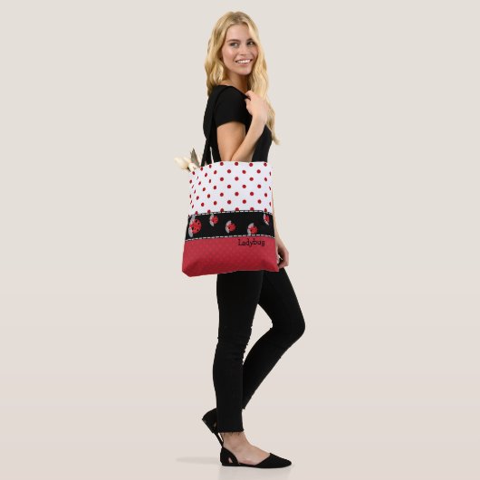 Polka Dots and Ladybugs überall in der Print-Tasch Tasche (Am Model)