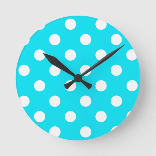 Polka dots cyan hex code 00E3F4 Runde Wanduhr (Vorderseite)