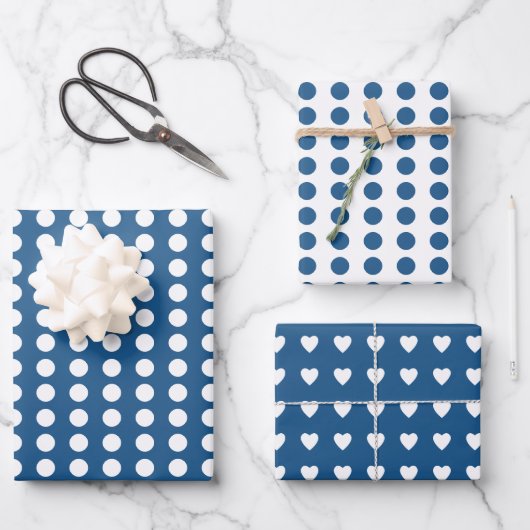 Polka dots herzen weiß blau geschenkpapier set (Vorderseite)