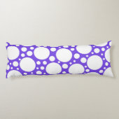 Polka Dots in Lila & weiß Seitenschläferkissen (Rückseite)
