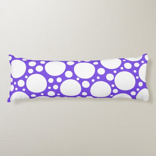 Polka Dots in Lila & weiß Seitenschläferkissen (Vorderseite)