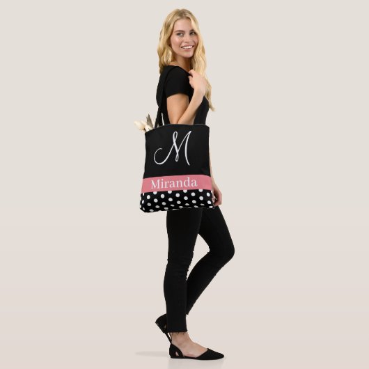 Polka Dots Schwarz-weiß Pink Monogram Script Tasche (Am Model)