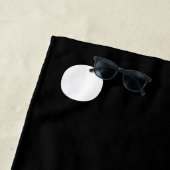 Polka hat ein Schwarz-weißes, feines, elegantes Mu Strandtuch (Beispiel)