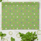 Polka Herzen auf grünem Grün Geschirrtuch (Gefaltet)