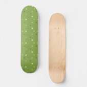 Polka Herzen auf grünem Grün Skateboard (Vorderseite)