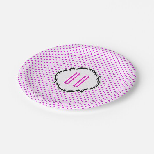 Polka-Punkte-Muster mit Monogramm Pappteller (Schrägansicht)