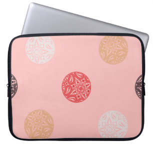 Polka weist ein nahtloses Muster auf. Mosaik ethni Laptopschutzhülle