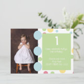 Polkapunkte Foto-Geburtstags-Einladung Einladung (Stehend Vorderseite)