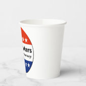 Poll Workers tun es für die Papierkästen der Demok Pappbecher (Links)