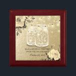 Polterabend Floral Mason Jar String Lights Gold Schmuckschachtel<br><div class="desc">Moderne Vorlagen für Hochzeiten - Elegante Imitate mit Blumenmotiven,  Mason Jar und String Lights auf Imitate Gold Foil Hintergrund. Ein perfektes Design für Ihren großen Tag. Alle Textstile,  Farben,  Größen können an Ihre Bedürfnisse angepasst werden!</div>