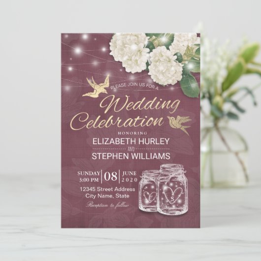 Polterabend Mason Jar Hydrangea Lights Burgundy Einladung (Stehend Vorderseite)