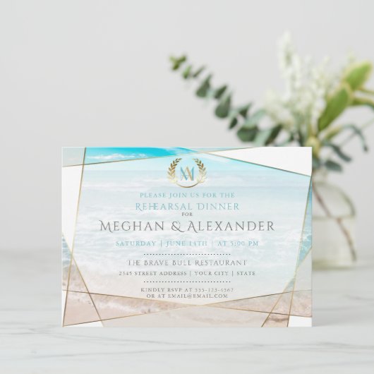 Polterabend | Modern Monogram Beach Einladung (Stehend Vorderseite)