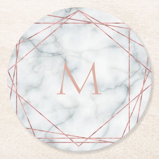 Polygonale Rose Gold Monogramm auf weißem Marmorst Runder Pappuntersetzer (Vorderseite)